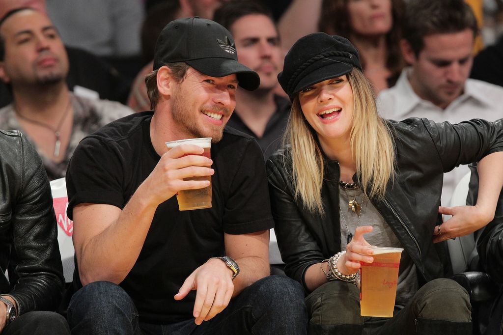 Drew Barrymore (R) and Will Kopelman attend a game between the Los Angeles Clippers and the Los Angeles Lakers at Staples Center on March 25, 2011 in Los Angeles, California