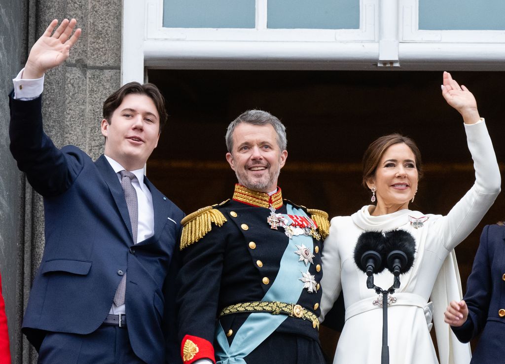 Christian, Frederik and Mary waving from balcony