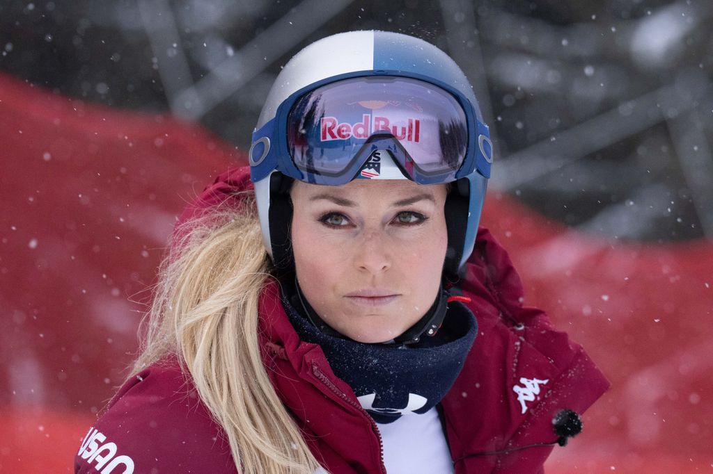 Lindsey Vonn, de l'équipe des États-Unis, inspecte le parcours lors de la descente féminine de la Coupe du monde de ski alpin Audi FIS, le 30 janvier 2026 à Crans Montana, en Suisse.