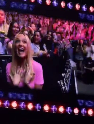 Emma Bunton acting surprised caught on camera at Sabrina Carpenter's Short n Sweet tour 
