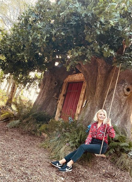 holly willoughby bearbnb swing