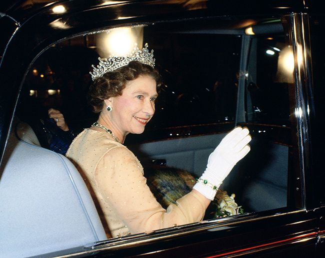 queen gloves car