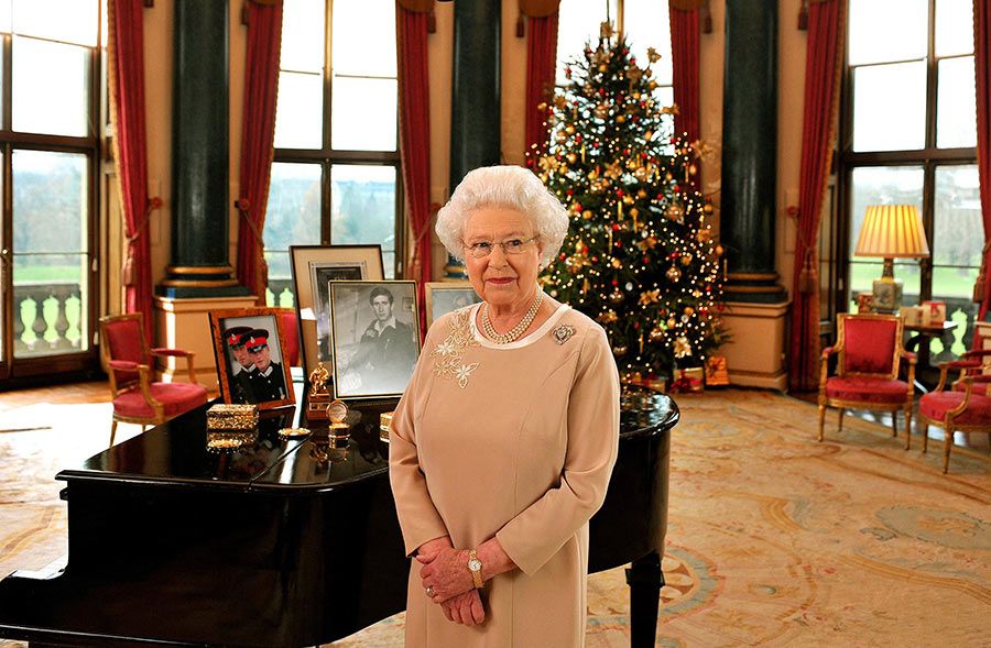 8 2008 Buckingham Palace Christmas music room