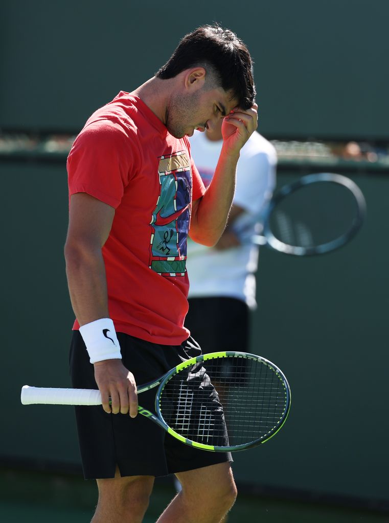 Carlos Alcaraz lance une nouvelle coiffure « mulet » avant le tournoi d'Indian Wells alors que les fans sont divisés par ce look surprenant 2 Coupe de cheveux de Carlos Alcaraz