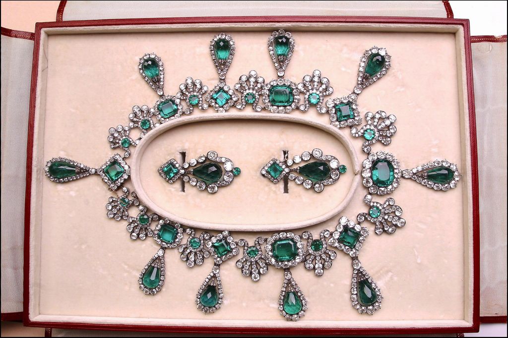 The Louvre Museum Buys Empress Marie LouiseÂs Necklace: Marie Louise' S Necklace In Paris, France On May 28, 2004