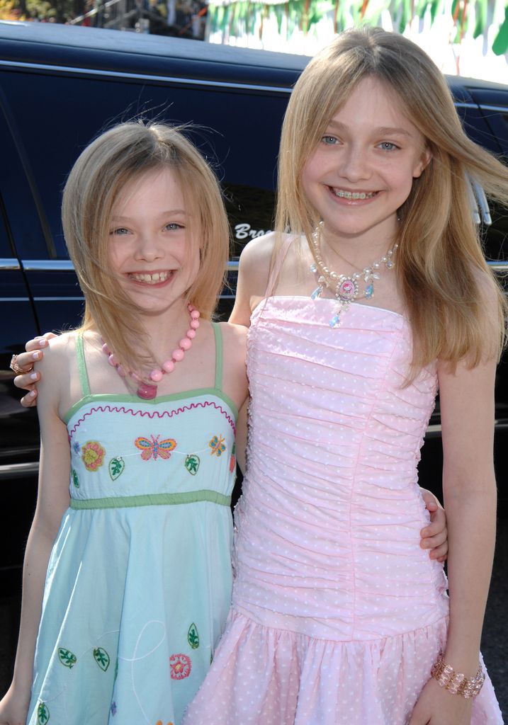 Elle and Dakota fanning as children 