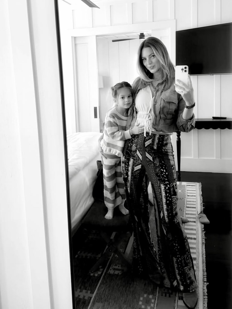 Photo partagée par la fiancée de Wilmer Valderrama Amanda Pacheco avec leur fille Nakano