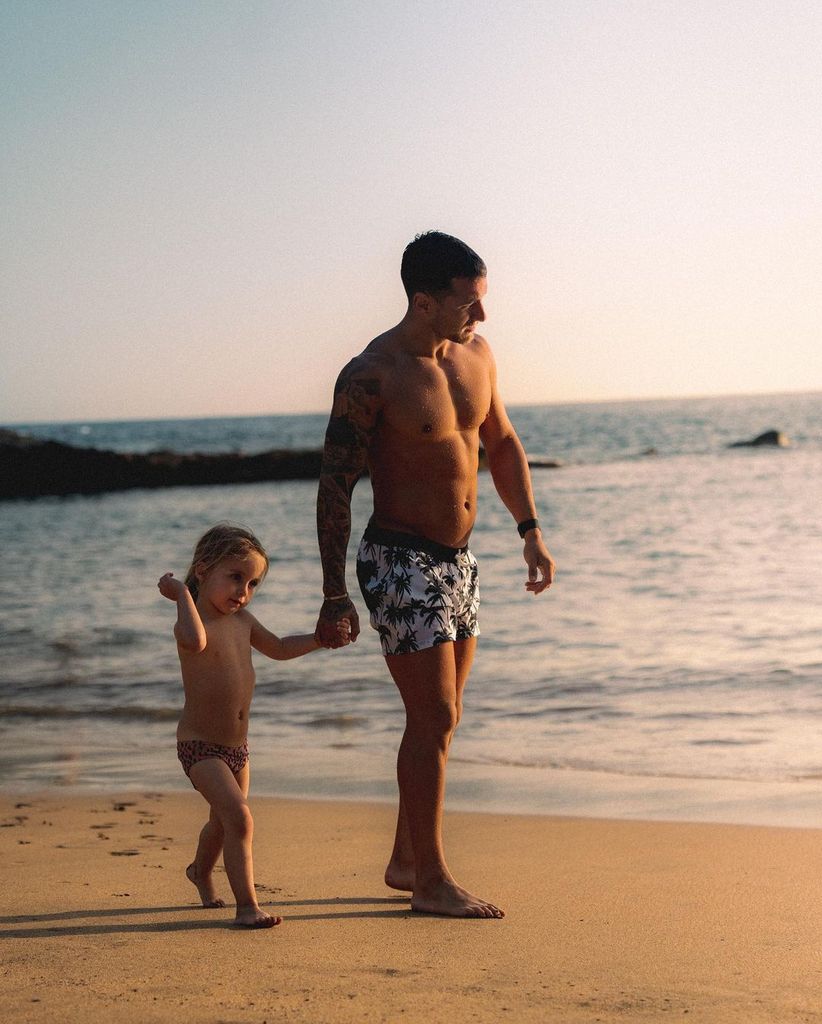 shirtless gorka marquez holding hands with daughter mia on beach