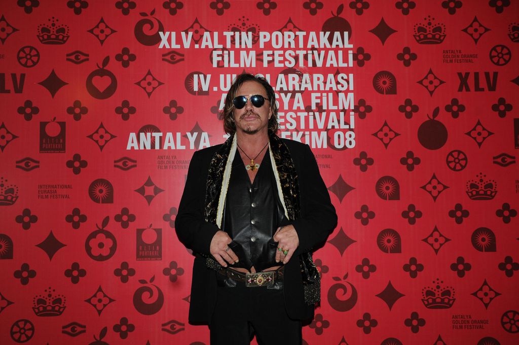 Mickey at the premiere of the 'Wrestler' 