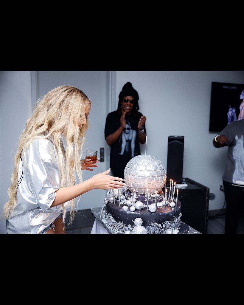 Beyoncé celebrated her 42nd birthday with a disco cake