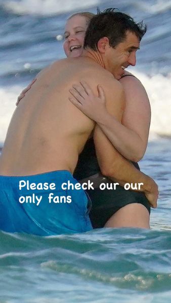amy schumer and chris fischer at the beach