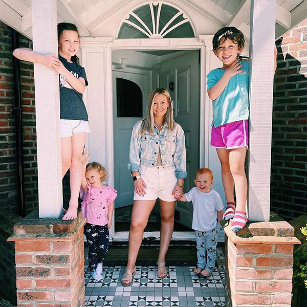 anna saccone standing outside house with kids