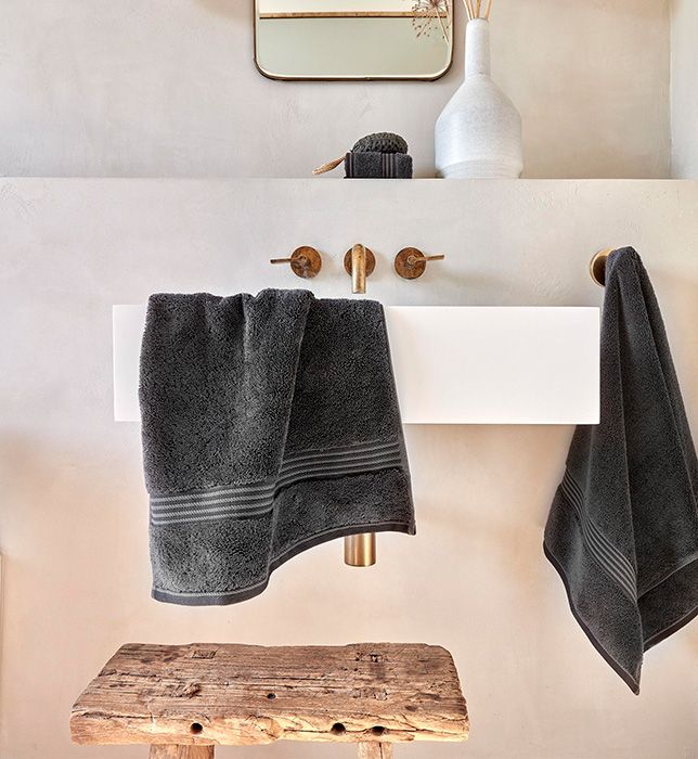 Christy towels wall mounted basin