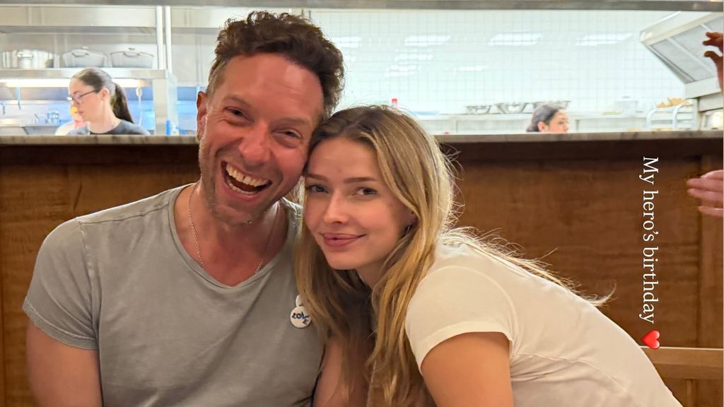 pomme martin chris martin souriant