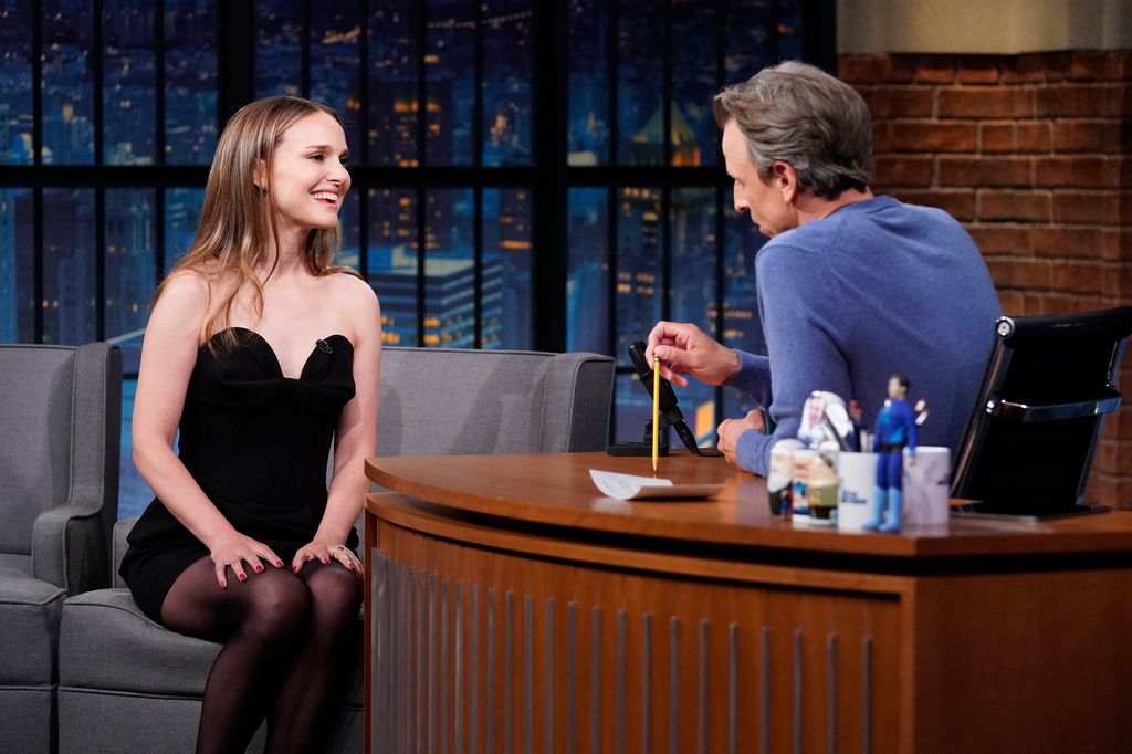 Natalie Portman no programa de Seth Meyers