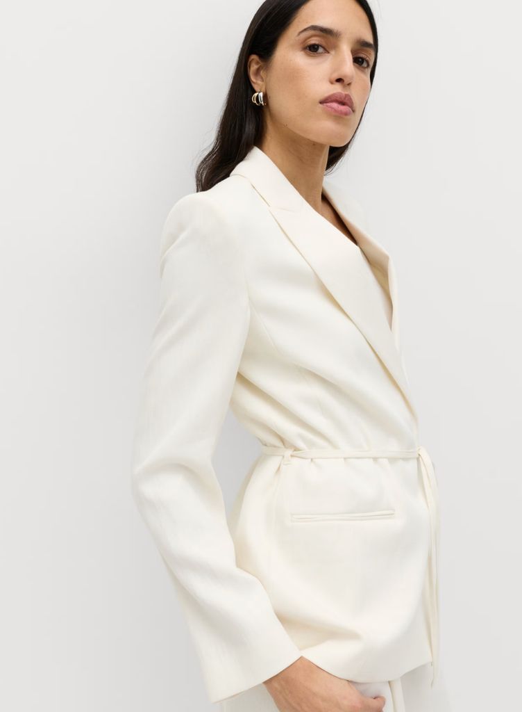 Les tenues BGT 2026 d'Amanda Holden sont une masterclass de style intemporel à 55 ans - achetez son style 9 Marks & Spencer Costume Ivoire