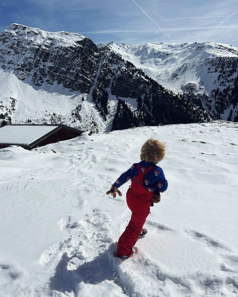 Carrie Johnson's son Wilf running around on their French ski holiday