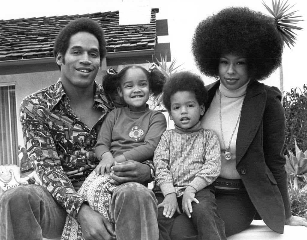 LOS ANGELES, CA - JANUARY 8:  NFL star O.J. Simspson poses for a portrait with his wife Marguerite (Whitley) Simpson, daughter Arnelle and son Jason on January 8, 1973 in Los Angeles, California.  (Photo by Michael Ochs Archives/Getty Images)