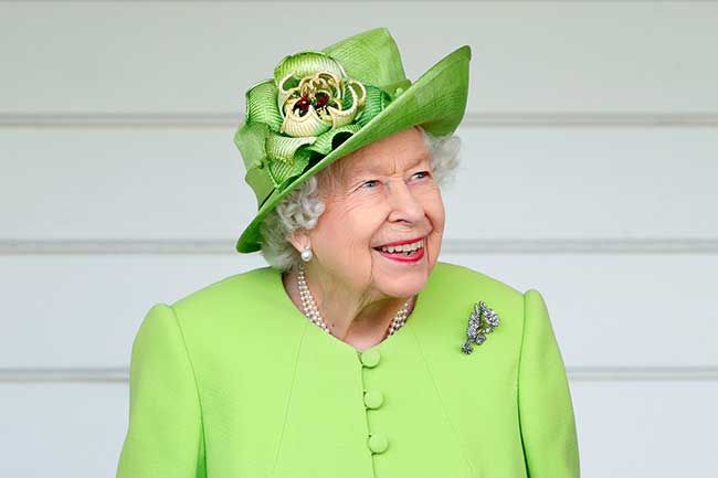 the queen green outfit
