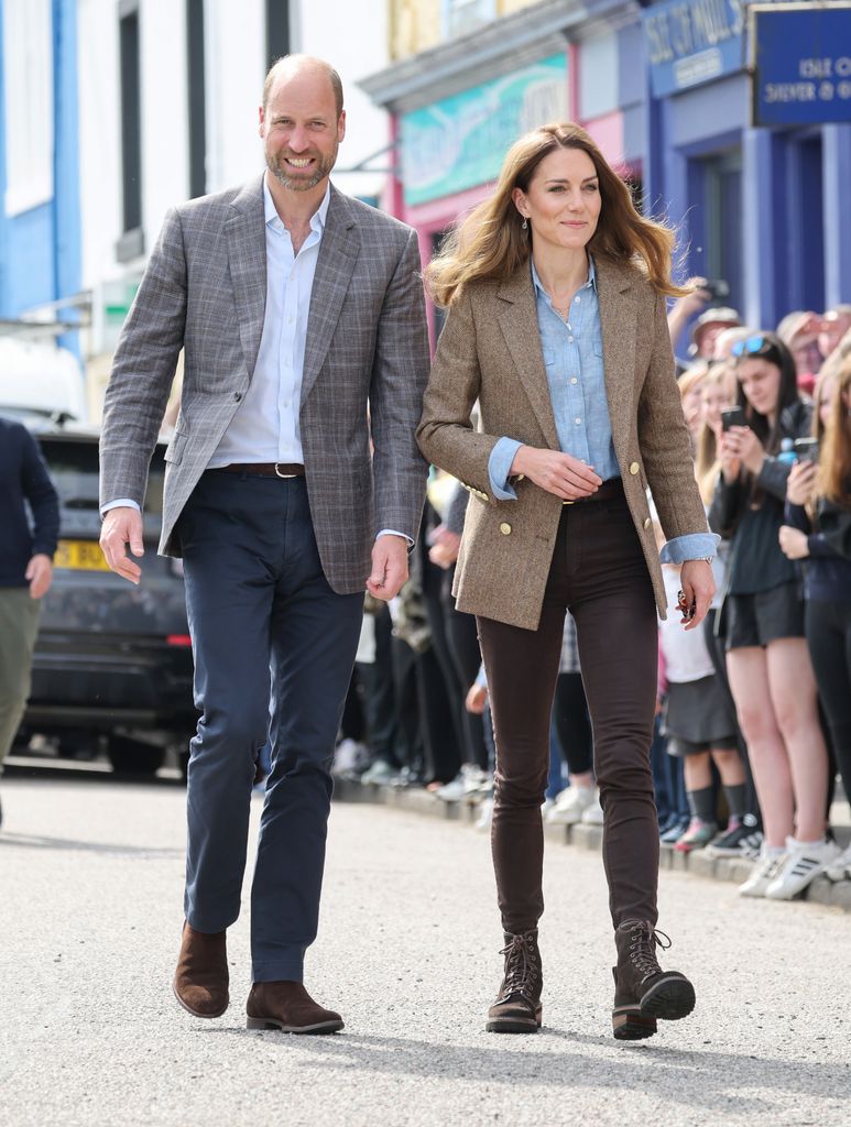 El príncipe William y Kate Middleton llegaron al Hall de Aros, a la casa de la comunidad local
