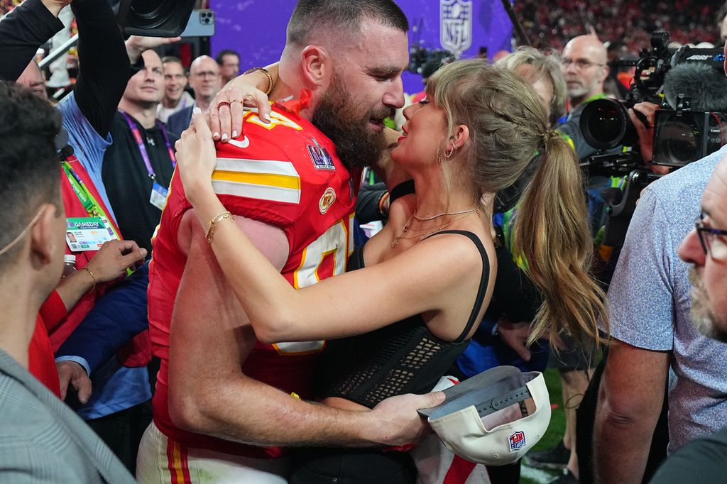 Kansas City Chiefs Travis Kelce (87) kisses girlfriend and singer Taylor Swift following victory vs San Francisco 49ers 