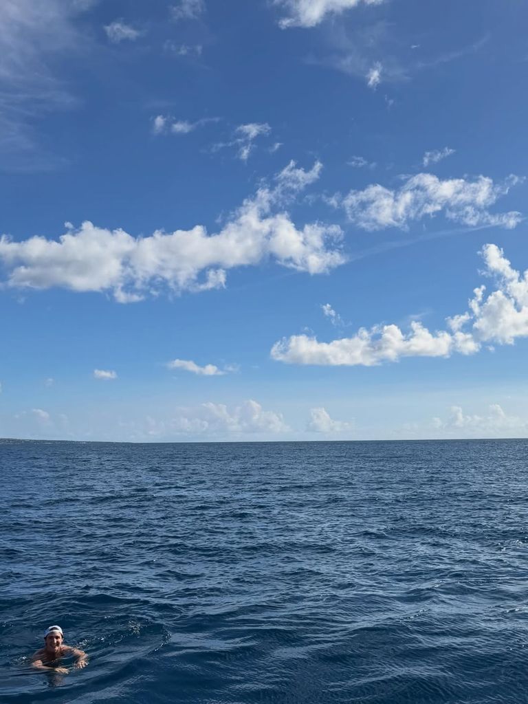 katy perry justin trudeau swimming