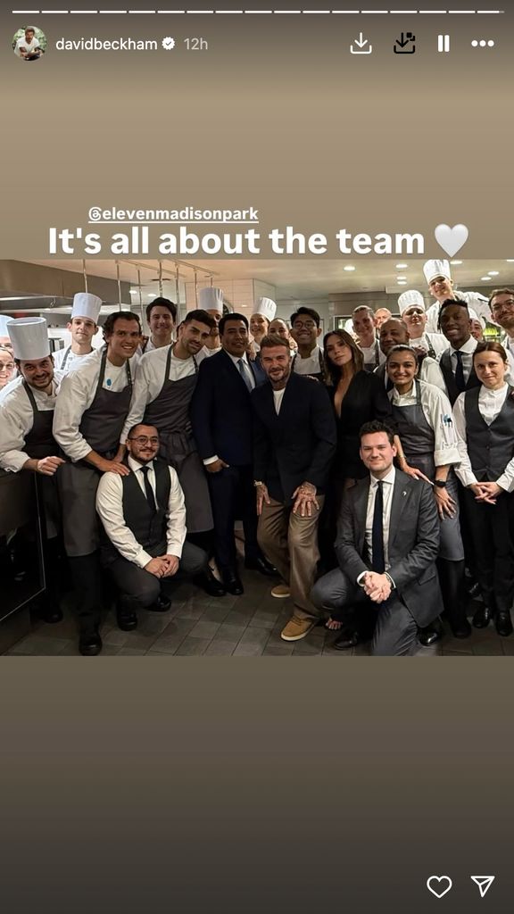 David and Victoria took a picture with the whole team
