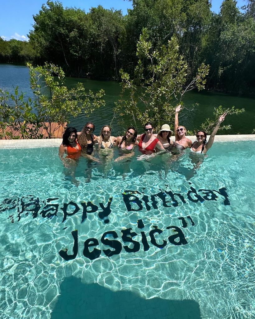 jessica alba and friends in swimming pool in mexico