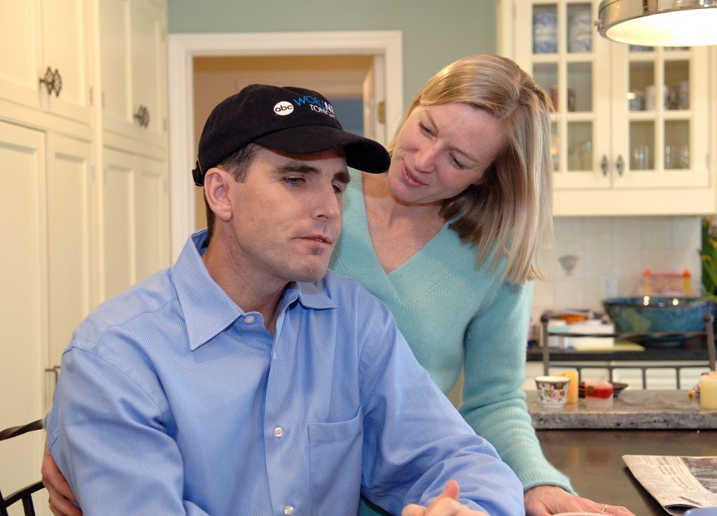 Walt Disney Television via Getty Images NEWS - "World News Tonight" anchor Bob Woodruff begins his outpatient treatment.  He is pictured at home with wife Lee Woodruff, April 6, 2006. BOB WOODRUFF, LEE WOODRUFF