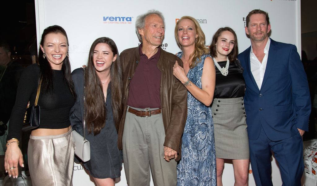  (L-R) Francesca Eastwood, Morgan Eastwood, Clint Eastwood, Alison Eastwood, Graylen Eastwood 