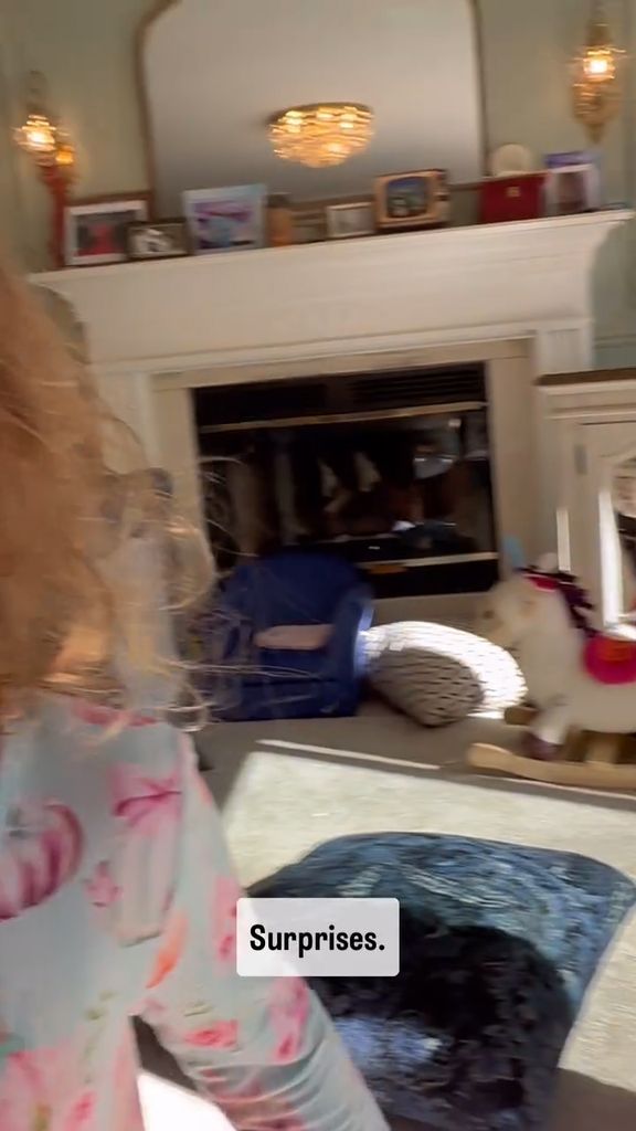 Joss Stone's daughter in the living room