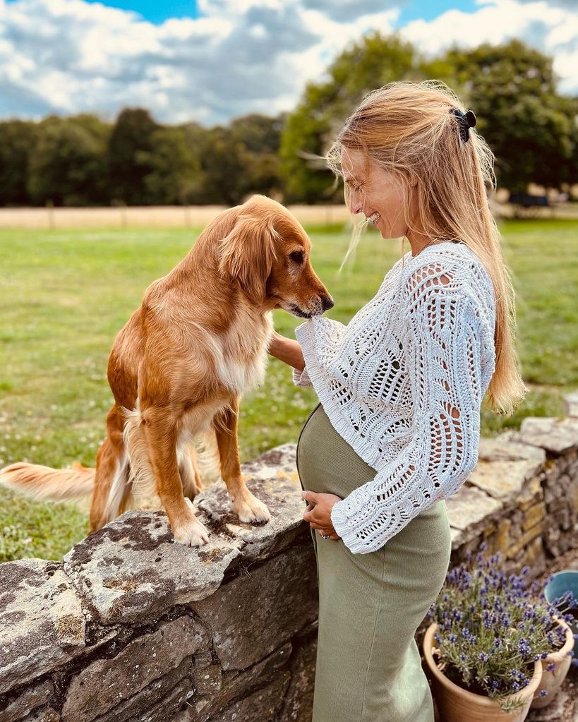 Alizeé Thevenet showing off her baby bump alongside her dog