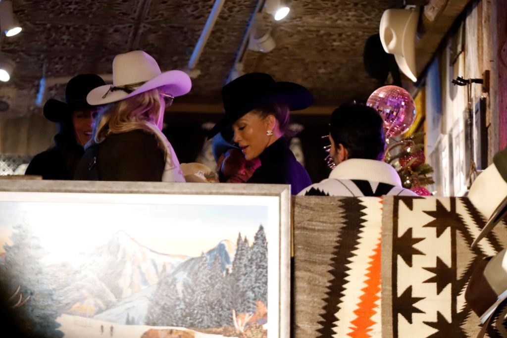 Jennifer rocked a cowboy hat at the Western-themed bar