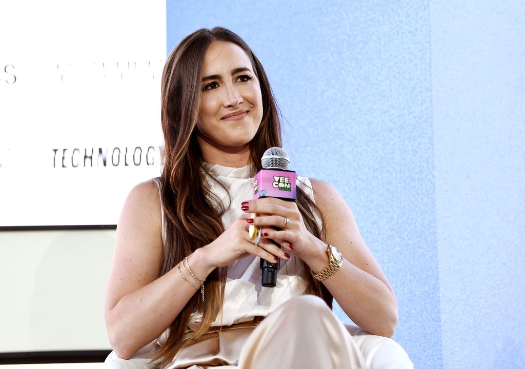 Codie Sanchez s'exprimant au micro