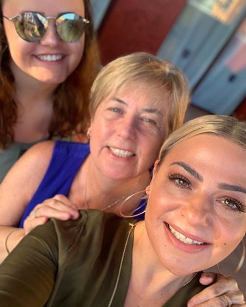 lisa armstrong with mum
