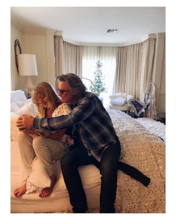 goldie hawn and kurt russell inside bedroom