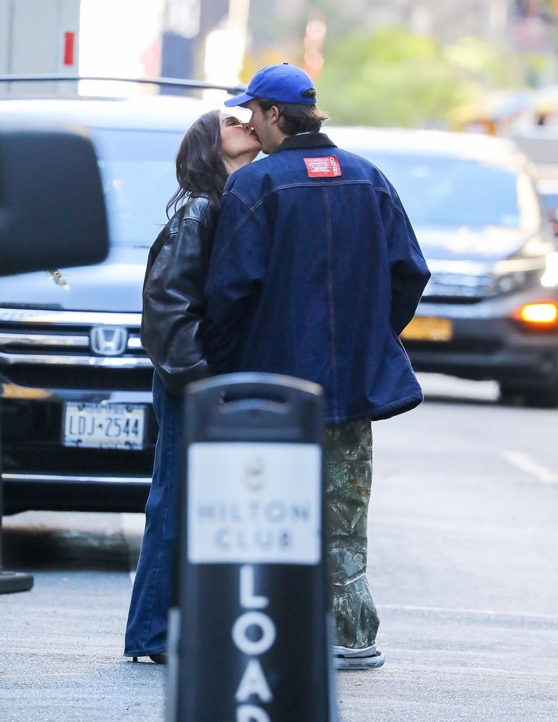 Cruz Beckham and Jackie Apostel were spotted sharing a romantic moment on Fifth Avenue