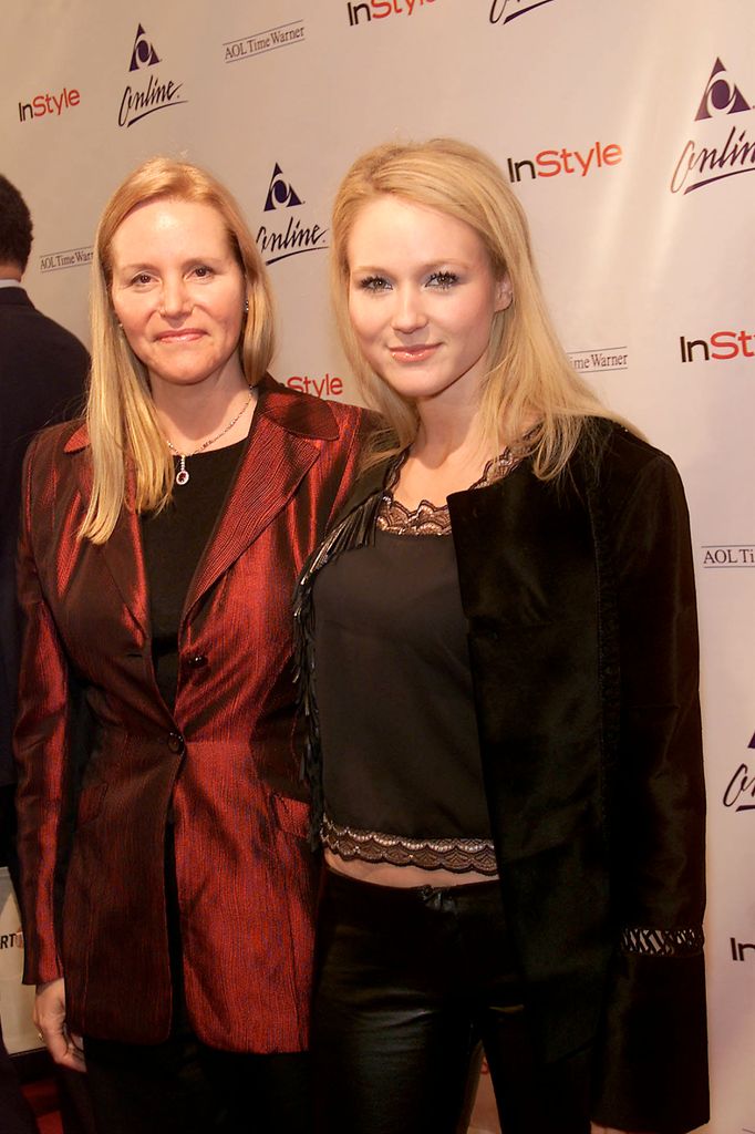 Jewel and Lenedra Carroll arriving at the 'Helping Hands II: Handmade in America' celebrity art auction