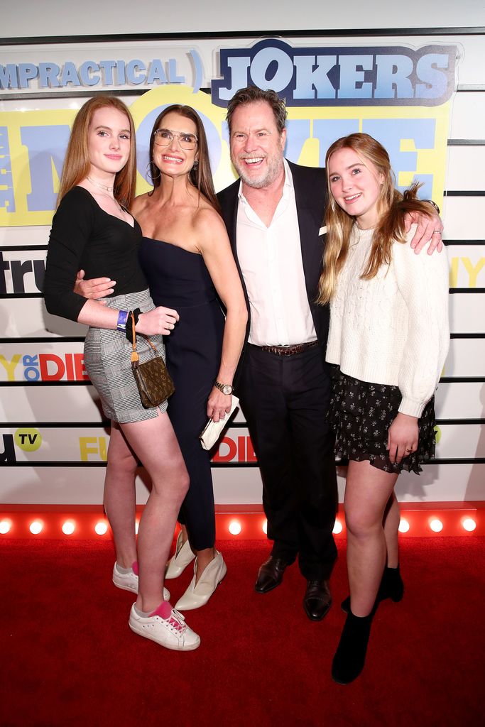brooke shields chris henchy and daughters