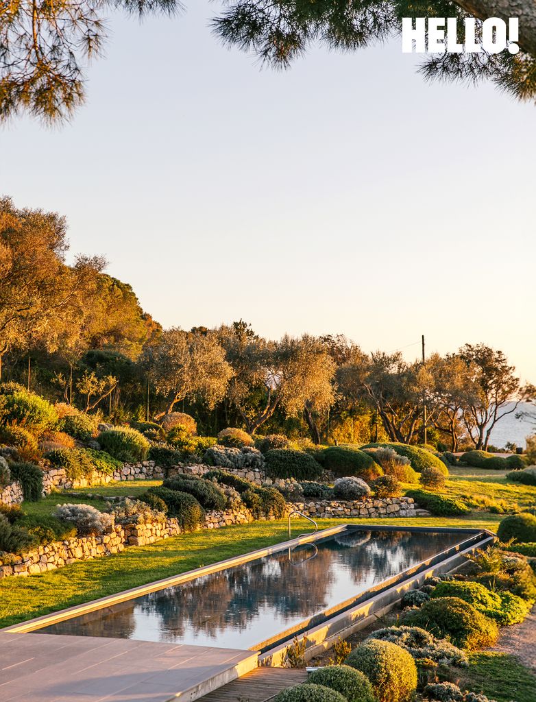 The estate enjoys spectacular sea views and direct access to the beach