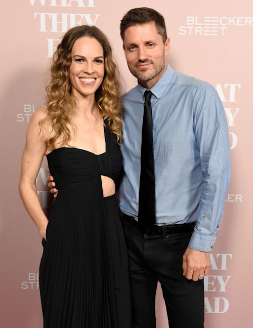 hilary swank philip schneider arms around each other red carpet