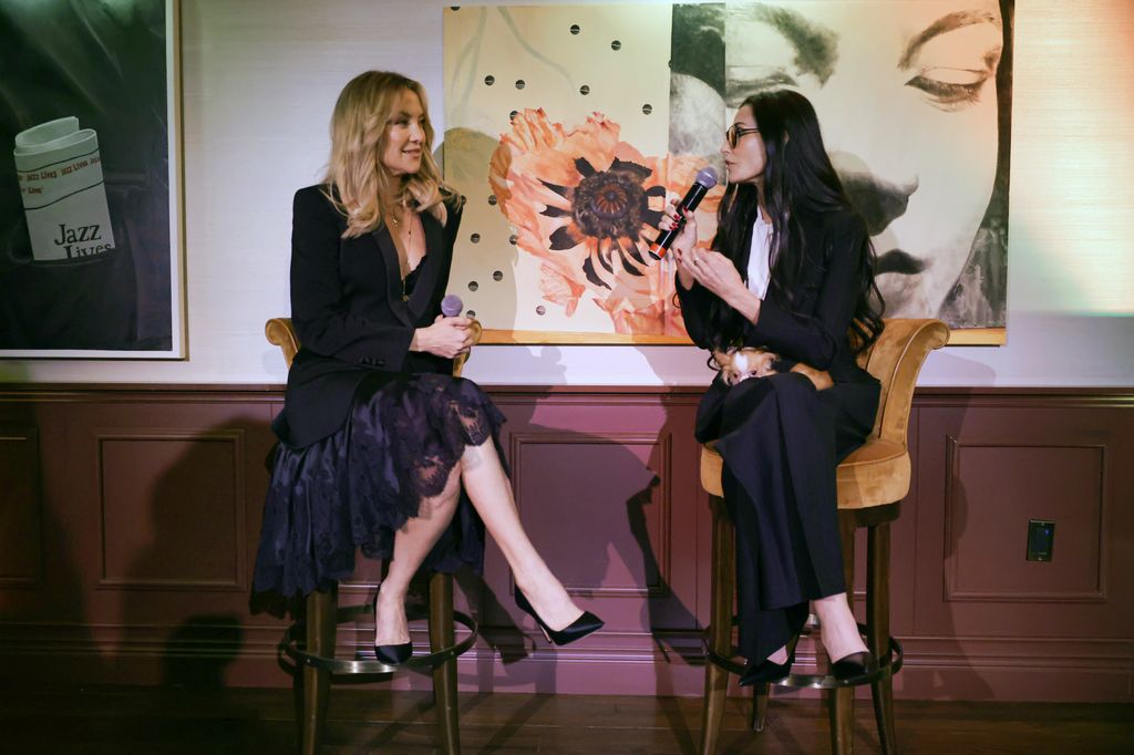 Kate Hudson and Demi Moore talking to eachother during Q&A