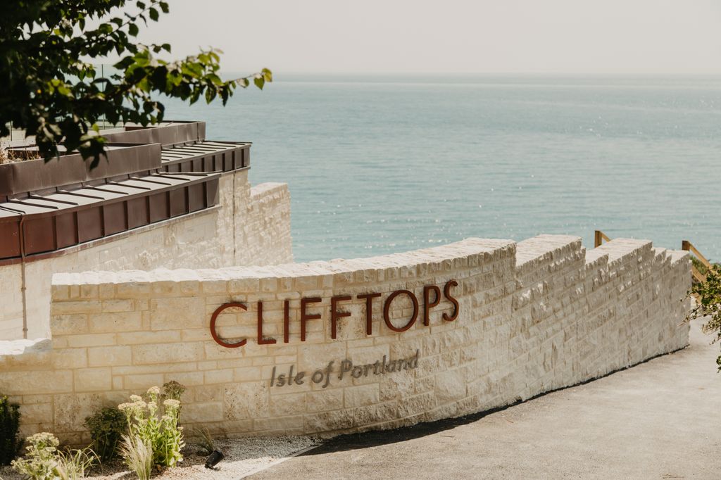 Clifftops sign at Pennsylvania Castle Estate