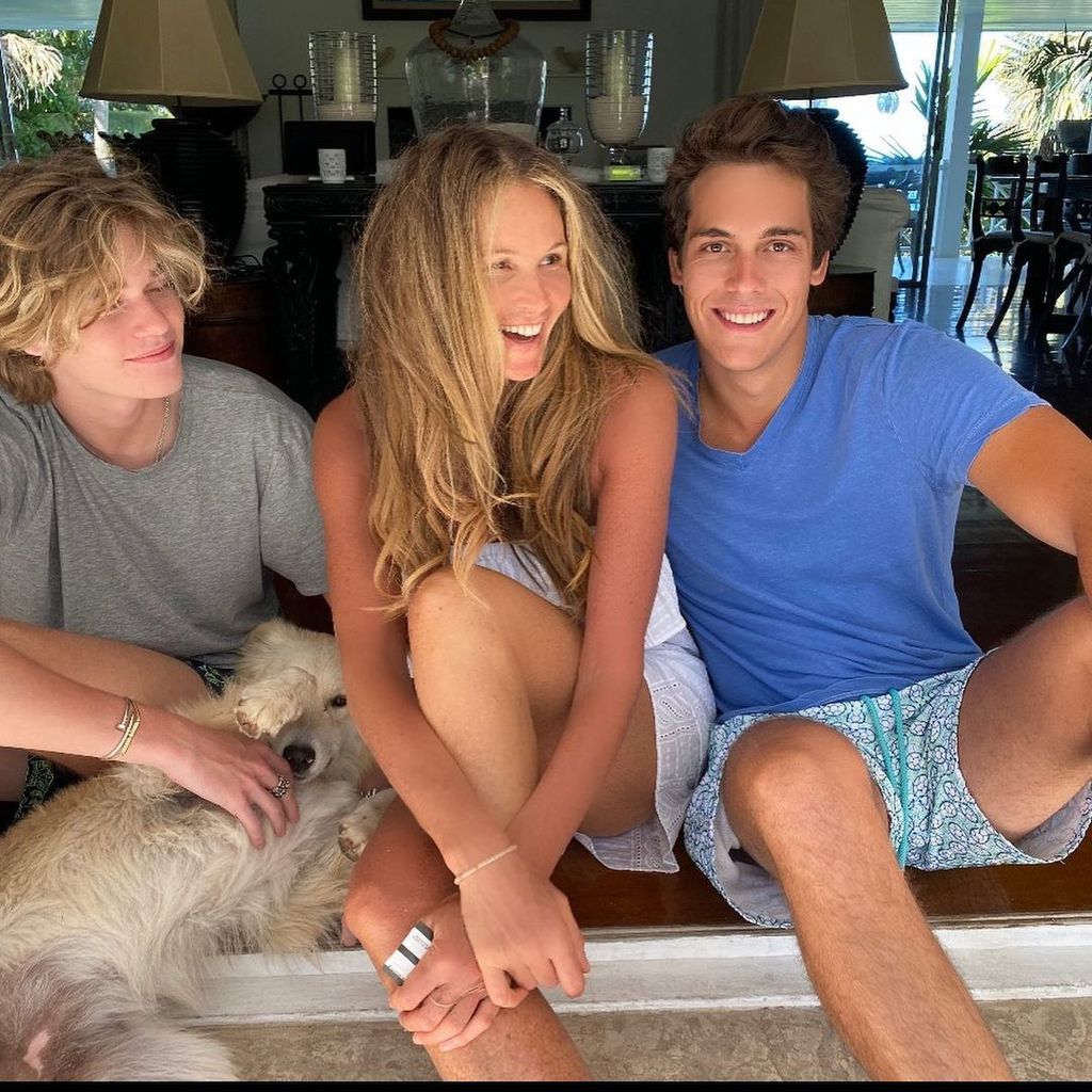 Elle with her two boys, Flynn and Cy