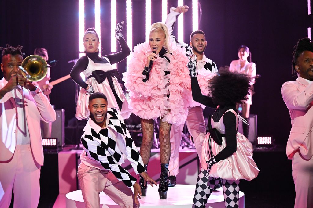 Gwen performing on the Tonight Show with Jimmy Fallon