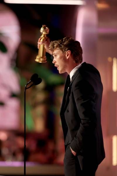 Austin Butler wins the Golden Globe for his role in Elvis