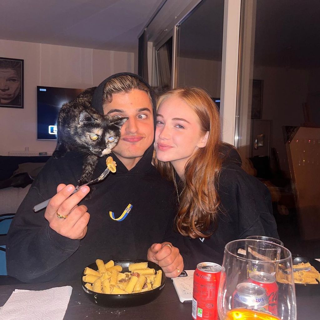 Nikita Guzmin and his girlfriend Lauren eating pasta with their cat