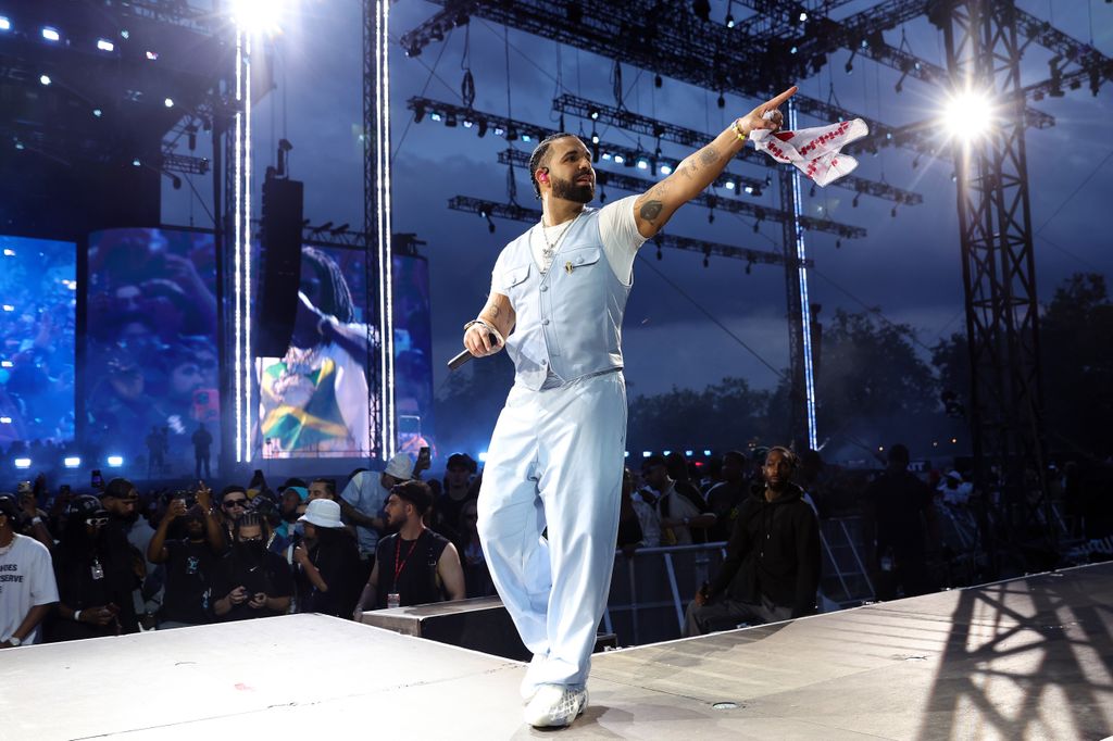 Drake se produisant sur Wireless sur scène