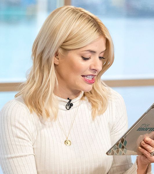 holly willoughby gold necklace this morning