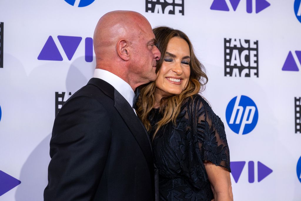 Звезды «Закона и порядка» Маришка Харгитей и Кристофер Мелони поделились приятным моментом на редком появлении на красной дорожке